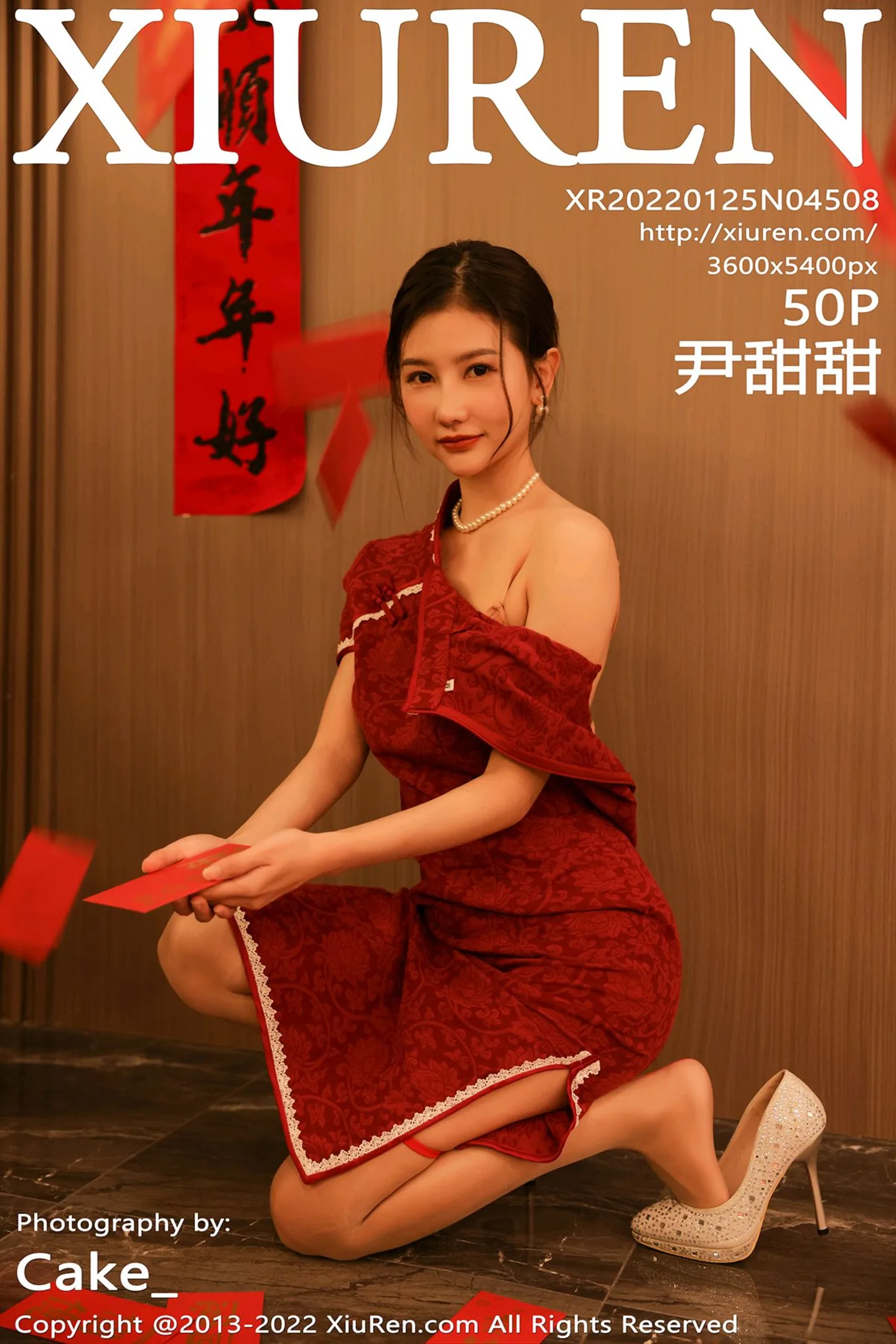 [XiuRen秀人网]VOL.4508 模特尹甜甜新年主题红色韵味旗袍半脱露豪乳遮点极致诱惑写真50P-秀人网官方网站